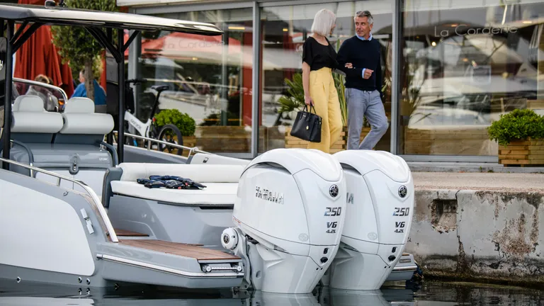 Båtmotor, Yamaha F250XSB2