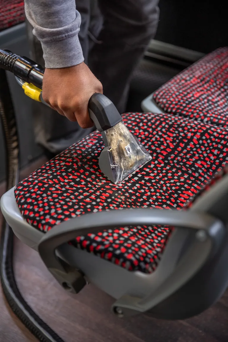 Tepperenser, Kärcher Puzzi 8/1 C med hånddyse