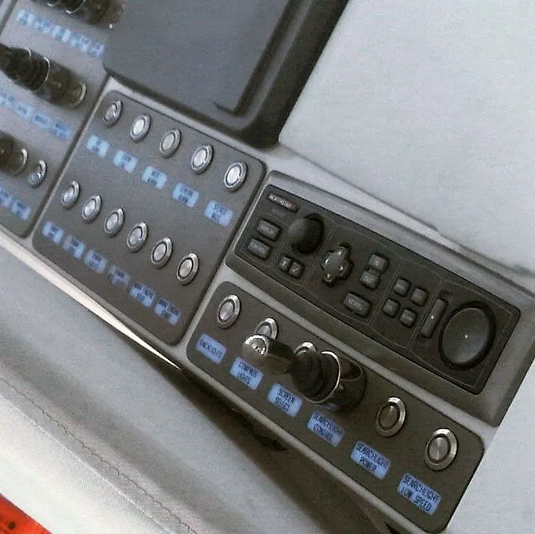 Rustfri bryter LED Blå 12V, fjærbelastet (horn)