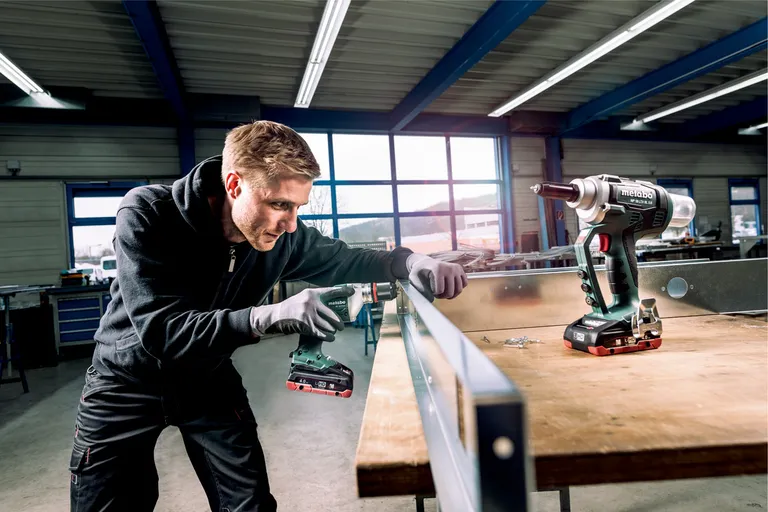 Metabo Popnaglepistol NP 18 LTX BL 5.0 inkl. 2x4Ah LiHD, ASC 55 Lader & Metabox 145L