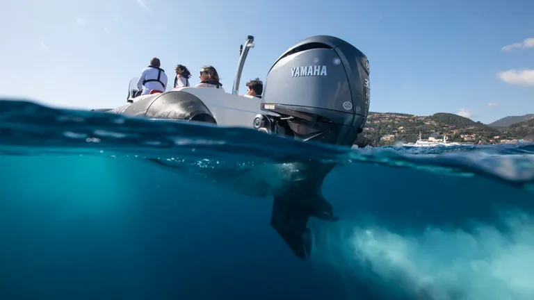 Båtmotor, Yamaha F300UCB