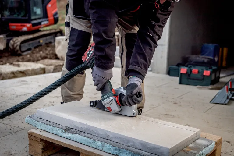 Metabo Vinkelsliper WVB 18 LT BL 11-125 Quick inkl. 2x5,5Ah Bat, Lader ASC 145 & Metabox 165l