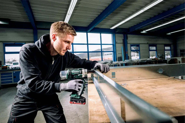 Metabo Popnaglepistol NP 18 LTX BL 5.0 inkl. 2x4Ah LiHD, ASC 55 Lader & Metabox 145L